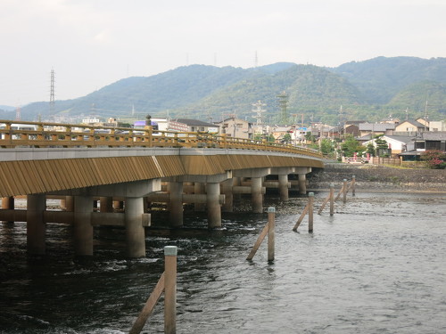 42.Uji