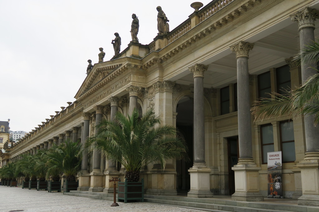 16.La columnata del Molino Karlovy Vary