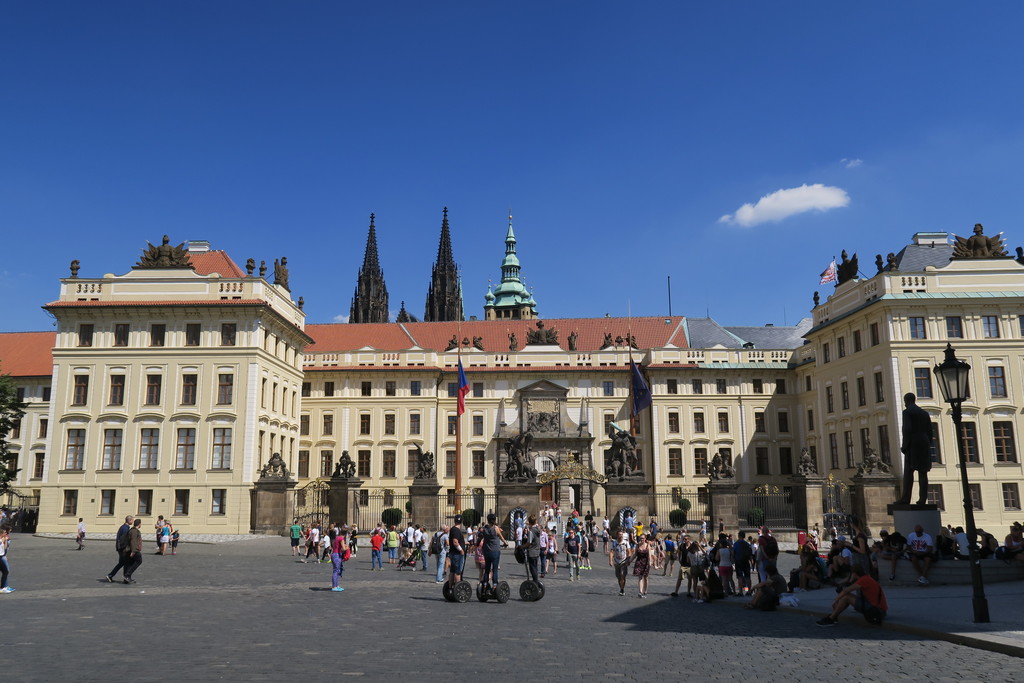 39.Entrada principal castillo de Praga