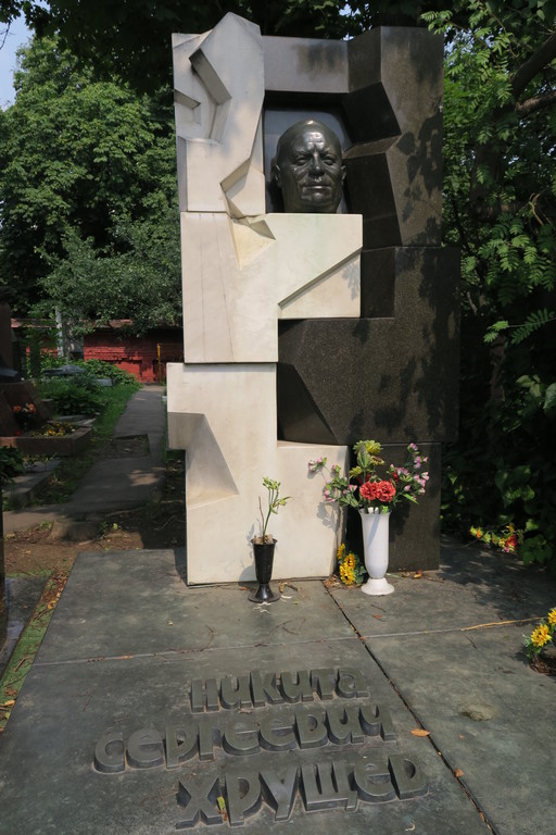 14.Cementerio Novodevichy Moscú