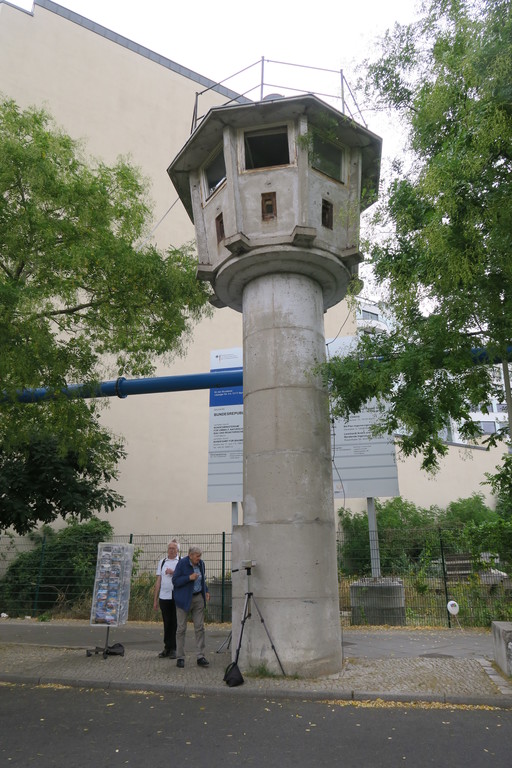 25.Torre de vigilancia en Erna Berger Straße