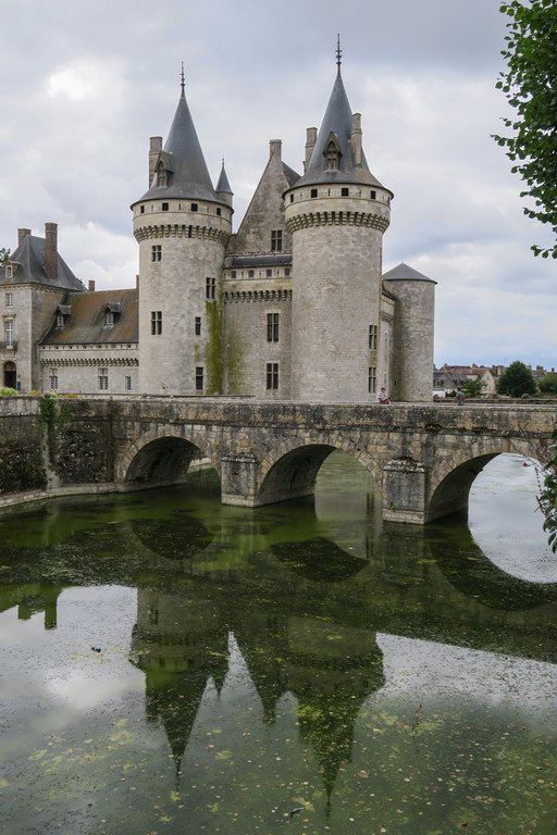 40.Château de Sully sur Loire