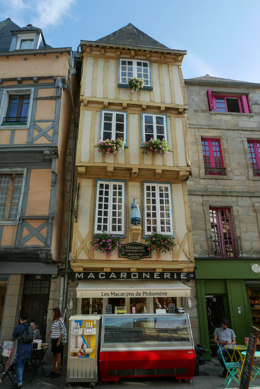 24.Quimper