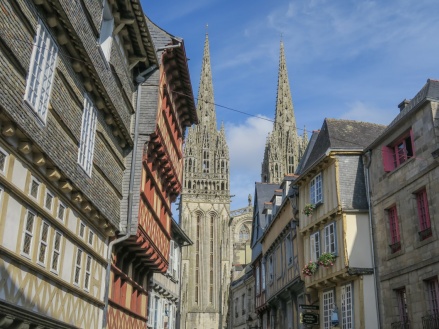 Recorrido por la Bretaña: los alineamientos de Carnac y visita a Quimper